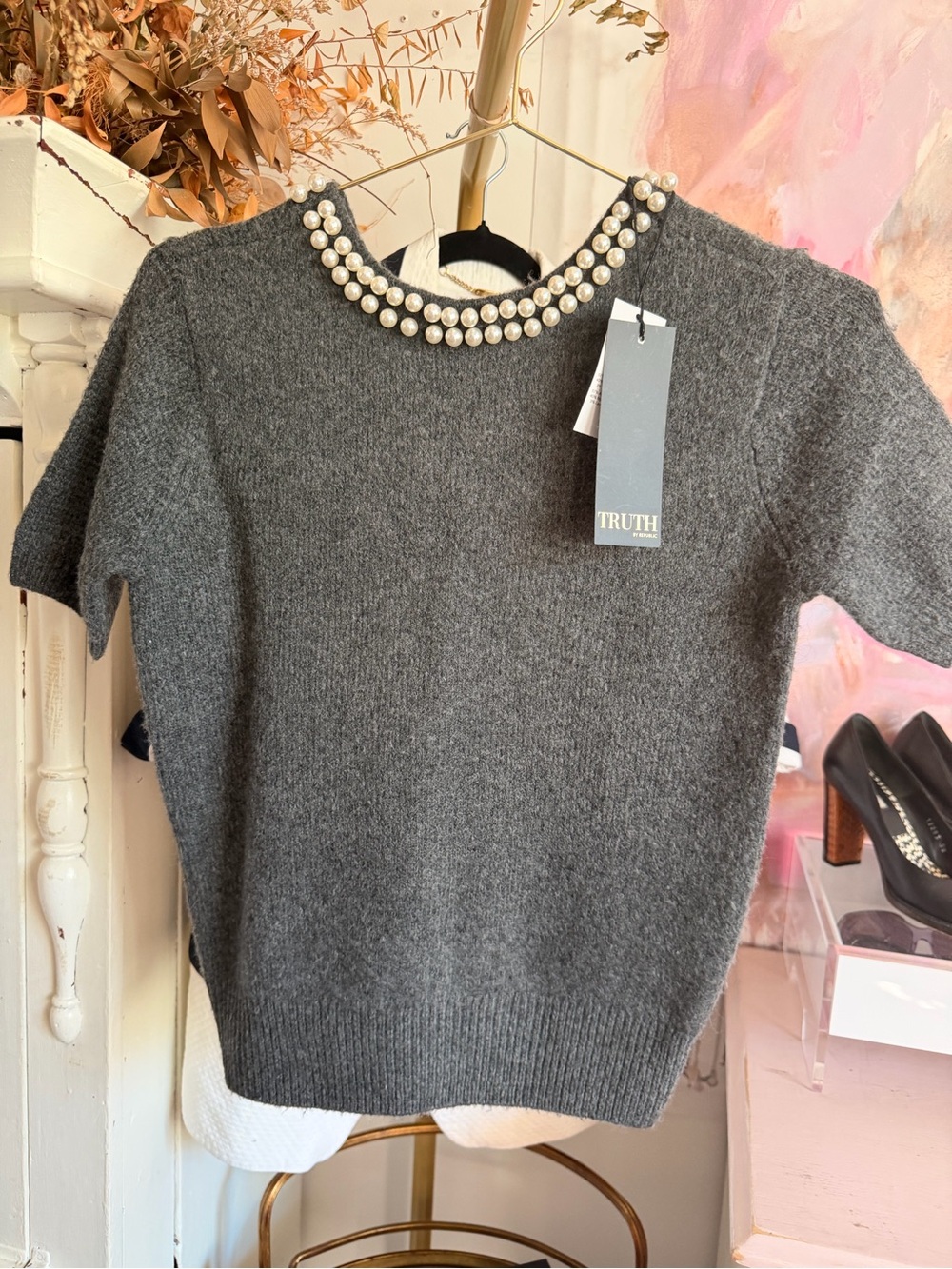Truth Gray Short-Sleeve Sweater with Pearl Collar